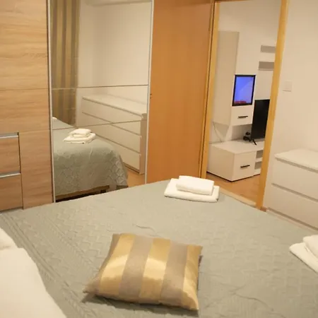 Apartment Cosy Charming Near The Palace